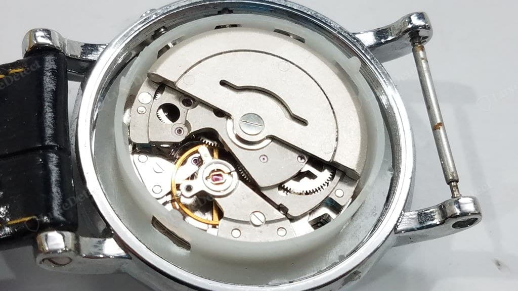 Counterfeit Patek Philippe movement — dull or absent bevelling, rounded interior angles, shallow striping, plain screws