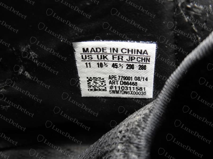 Etiqueta blanca de talla y origen dentro de una zapatilla Wings 3.0 original que dice made in China, talla 11, APE 779001 08/14, ART D66468