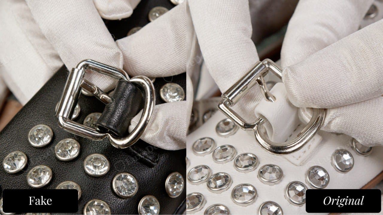 Alaïa-Knöchelriemen-Schnalle — das Original zeigt eine schlanke, präzise proportionierte Schnalle mit minimalem Lederauftrag (rechts) gegenüber der Fälschung mit klobigerer Schnalle und rauerer Riemenwicklung (links)