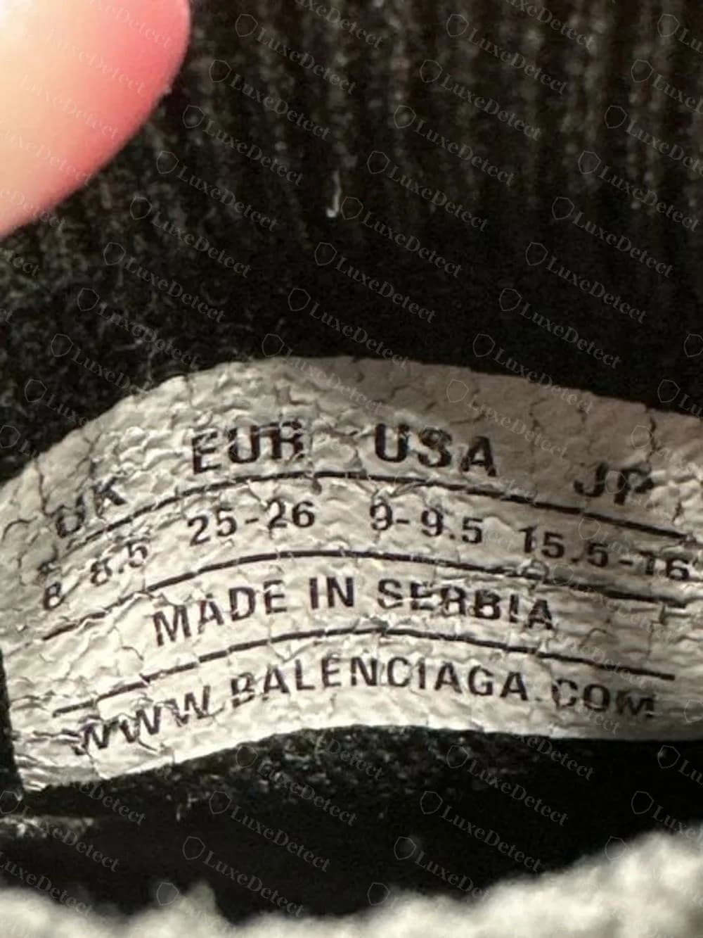Etiqueta genuina de unas Balenciaga Speed infantiles con UK 8-8.5, EUR 25-26, USA 9-9.5, JP 15.5-16, MADE IN SERBIA