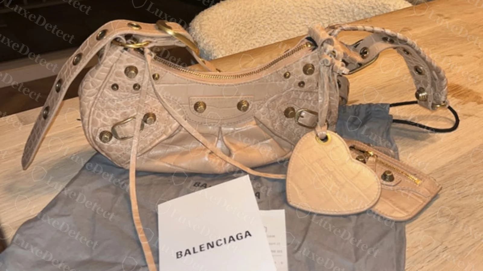 Cómo saber si un bolso Balenciaga Cagole es original: original vs falso