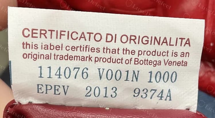 Etiqueta Certificato di Originalità falsificada: encabezado rojo, sin acento en la A y la palabra "label" impresa como "iabel"