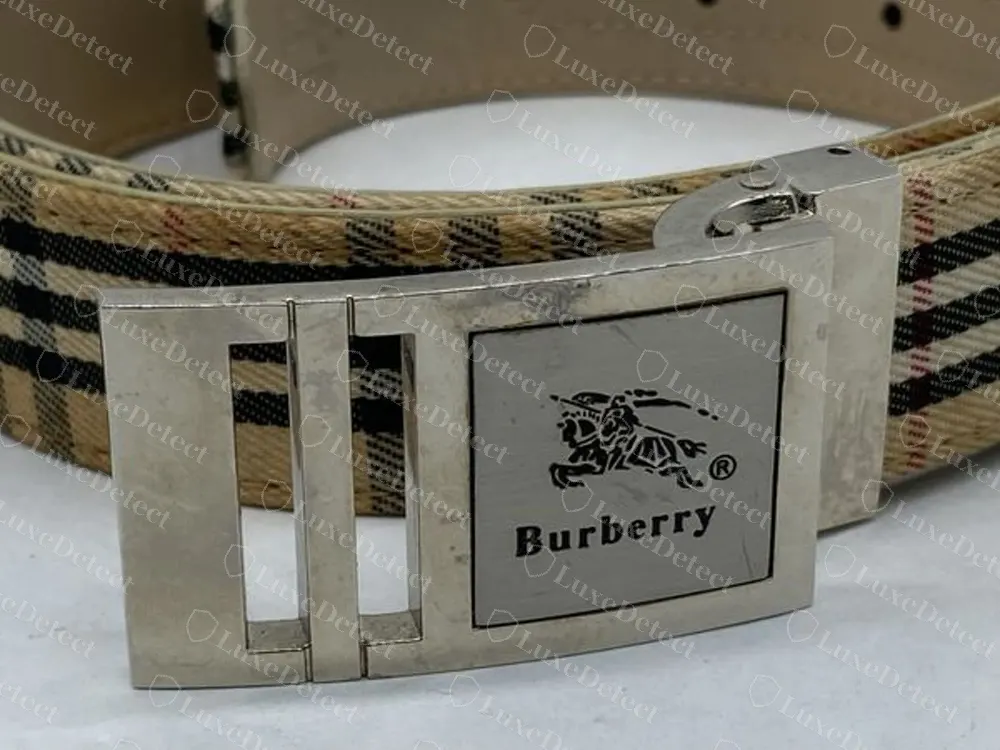 Fake-ruled belt: silver slide buckle with a panel showing the knight and script Burberry with a registered mark