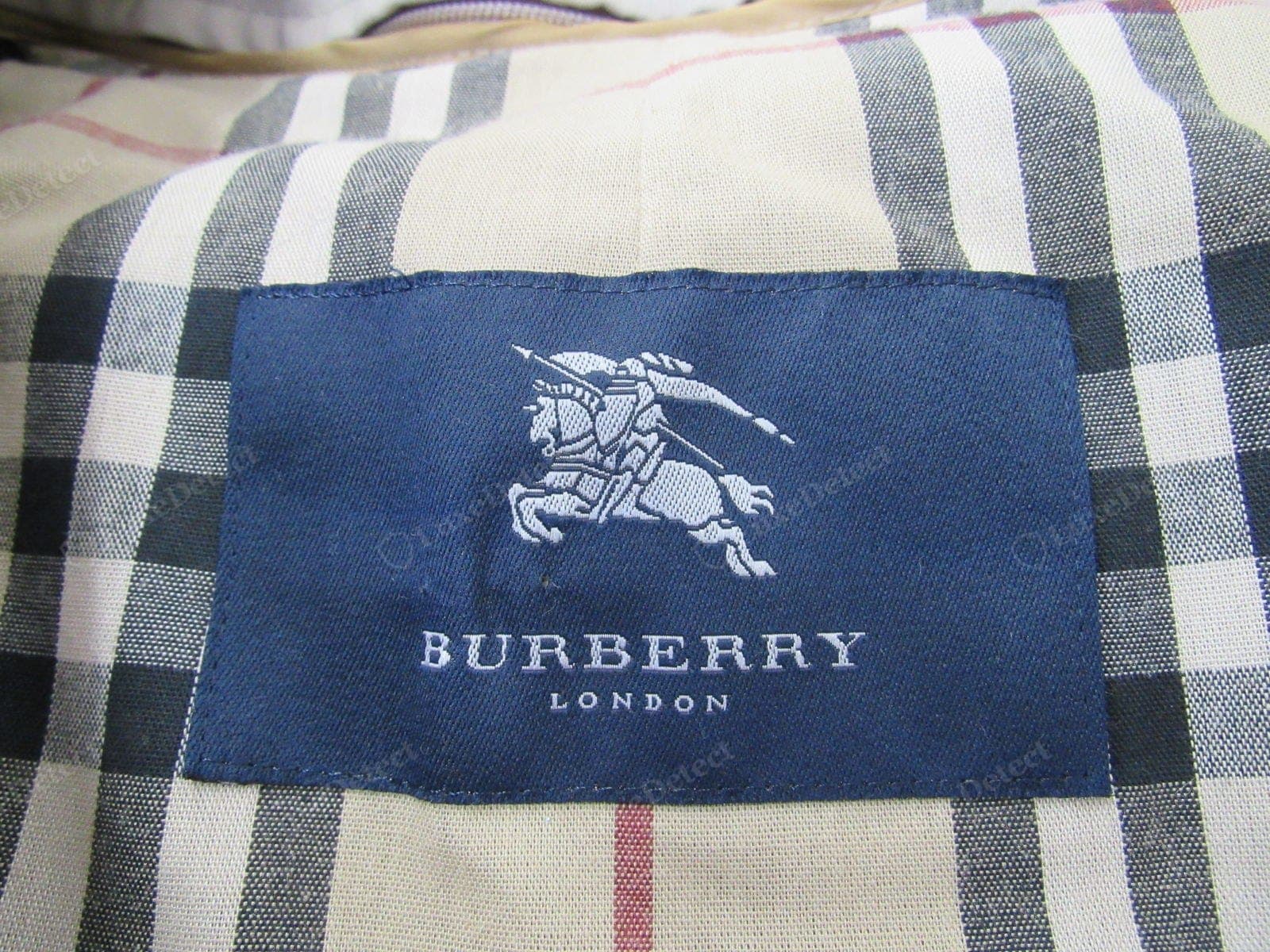 Etiqueta principal Burberry original: tejido denso, Equestrian Knight Device nítido, cosida plana y pareja