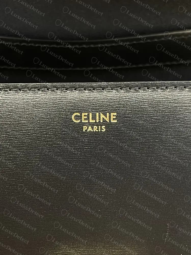 Sello térmico genuino posterior a 2018, de un bolso de 2019: CELINE sin acento, con la tipografía más gruesa y apretada del nuevo diseño de marca.