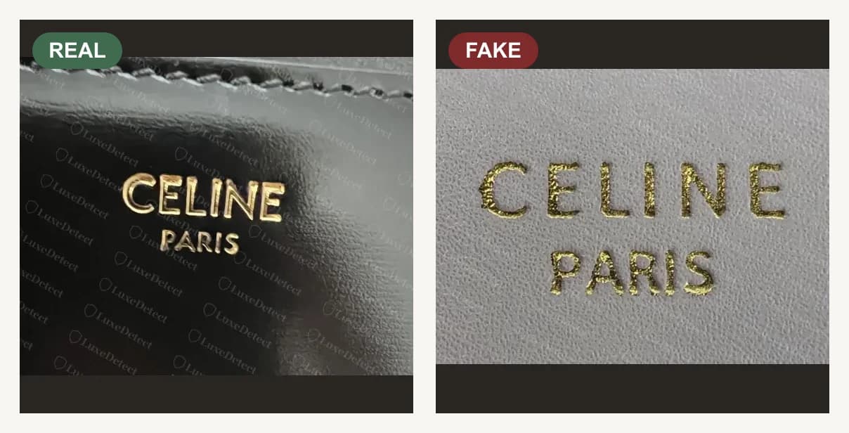 À gauche, authentique : marquage à chaud sur un Teen Triomphe en veau brillant noir : dorure pleine, bords nets, espacement des lettres serré. À droite, contrefaçon : marquage à chaud sur un Classique Triomphe blanc : dorure granuleuse et lacunaire aux bords effrangés, lettres trop espacées.