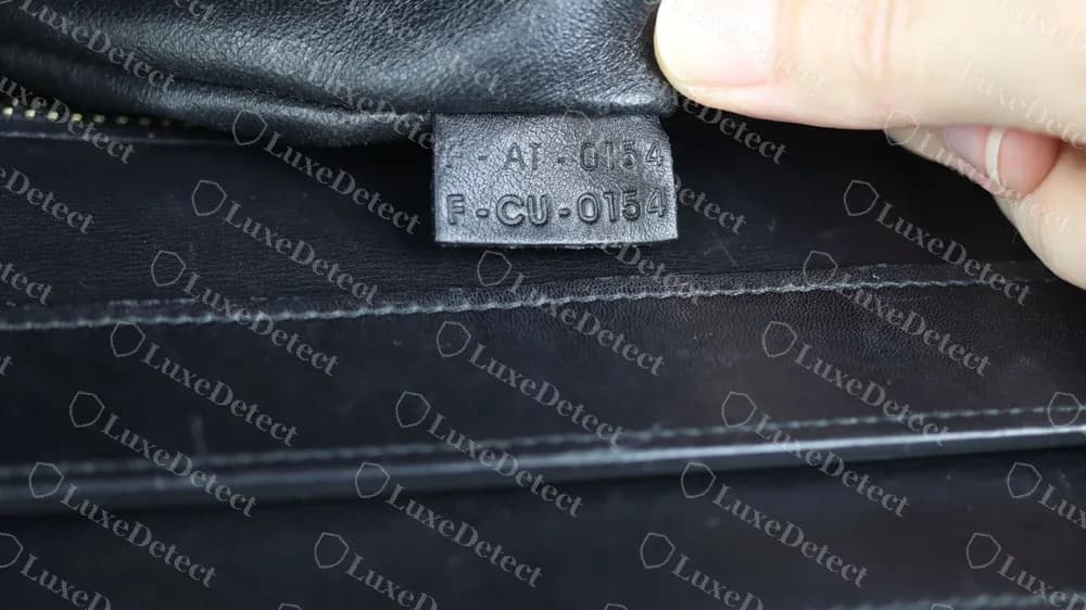 ¿Dónde está el código de fecha de un bolso Celine? Qué significan los números (2026)