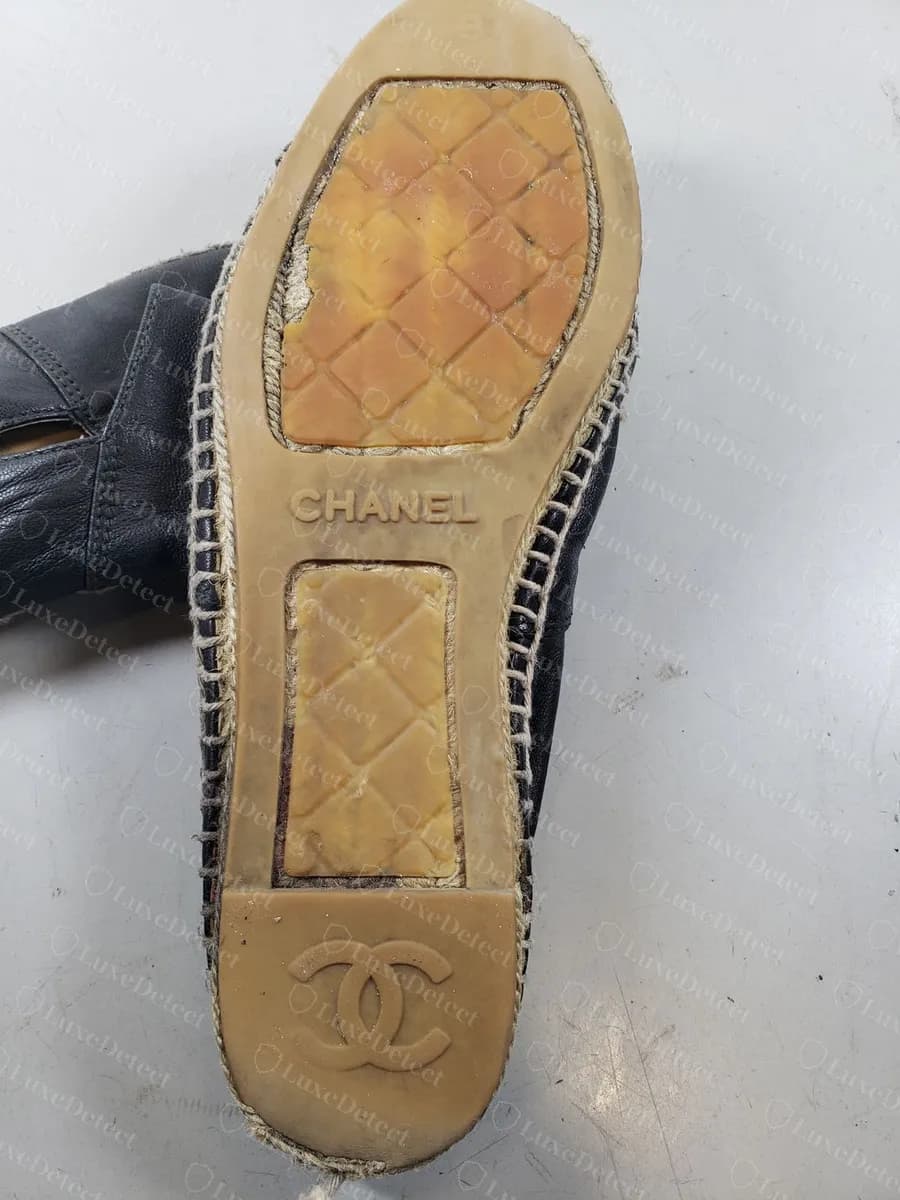 Counterfeit Chanel espadrille sole with each tread panel set in a window of exposed jute and a frayed edge on the upper panel