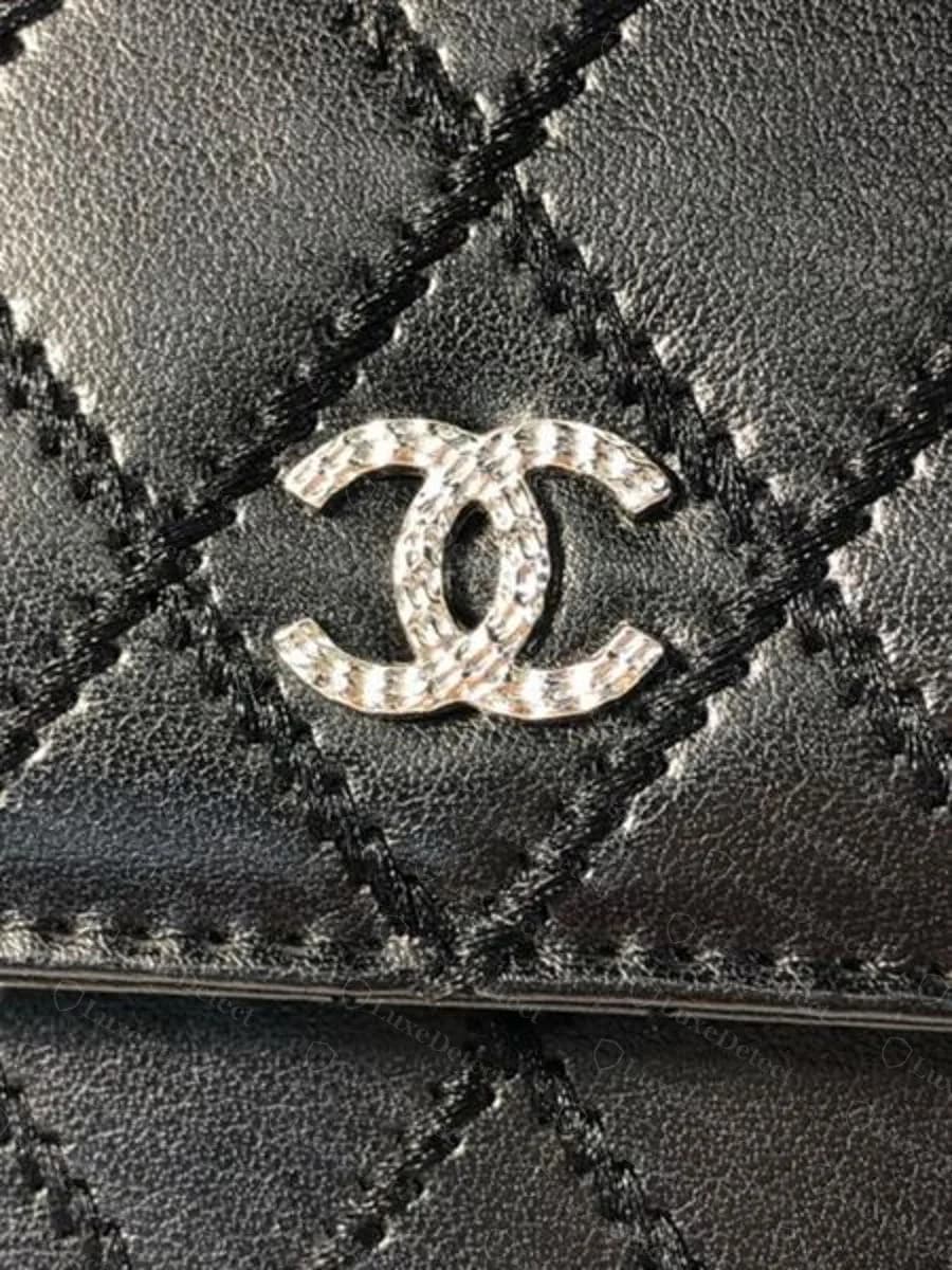 Counterfeit Chanel wallet quilting — bolder, proud topstitch sitting on top of the leather rather than recessed into it