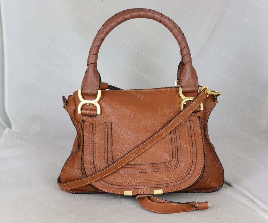 Echte Chloé Marcie Small Satchel in hellbraunem genarbtem Leder, mit umwickelten Griffen, goldenen Bügelbeschlägen und der Hufeisenklappe