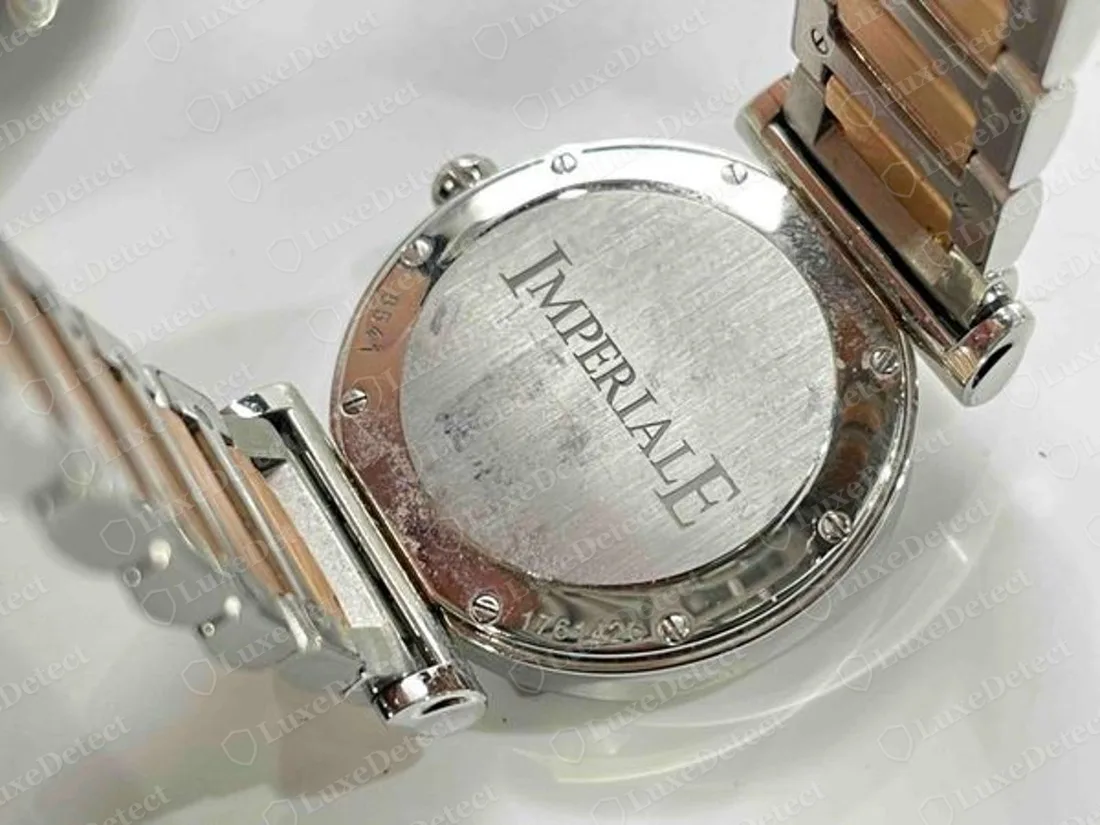 Echte Chopard Imperiale, Armbanduhr mit Armband aus Stahl und roségoldfarbenem Ton, von hinten gesehen, ein schlichter gebürsteter Gehäuseboden, graviert mit IMPERIALE und einer Nummer am unteren Rand