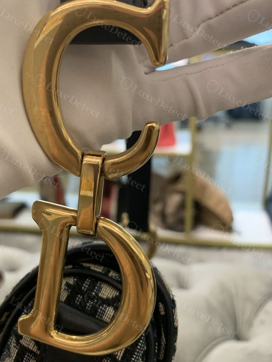 Authentic CD charm: the C is fixed in place while the D articulates on its own link, letterforms with even stroke width and a crisp finish
