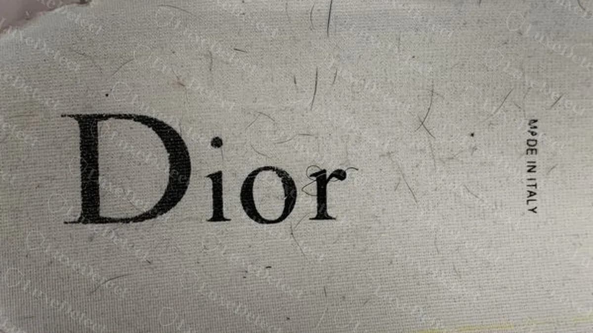 Counterfeit Dior B23 insole printing Dior in mixed case, a large serif D followed by lowercase ior, with MADE IN ITALY printed beside it (rotated to read left to right)