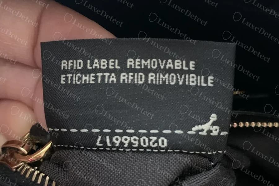 Genuine Peekaboo woven RFID tag: RFID LABEL REMOVABLE over the Italian line ETICHETTA RFID RIMOVIBILE, with a stitched line and a printed number below