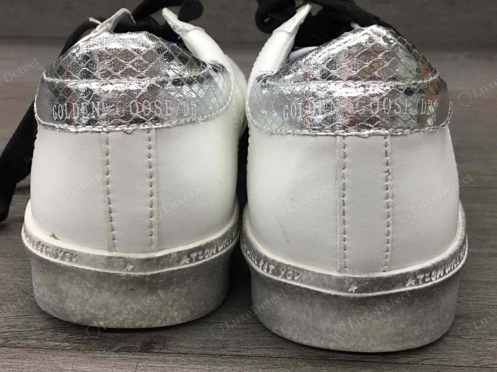 Linguetta del tallone Golden Goose contraffatta: lettere “GOLDEN GOOSE” poco profonde e sfocate sul contrafforte metallico del tallone