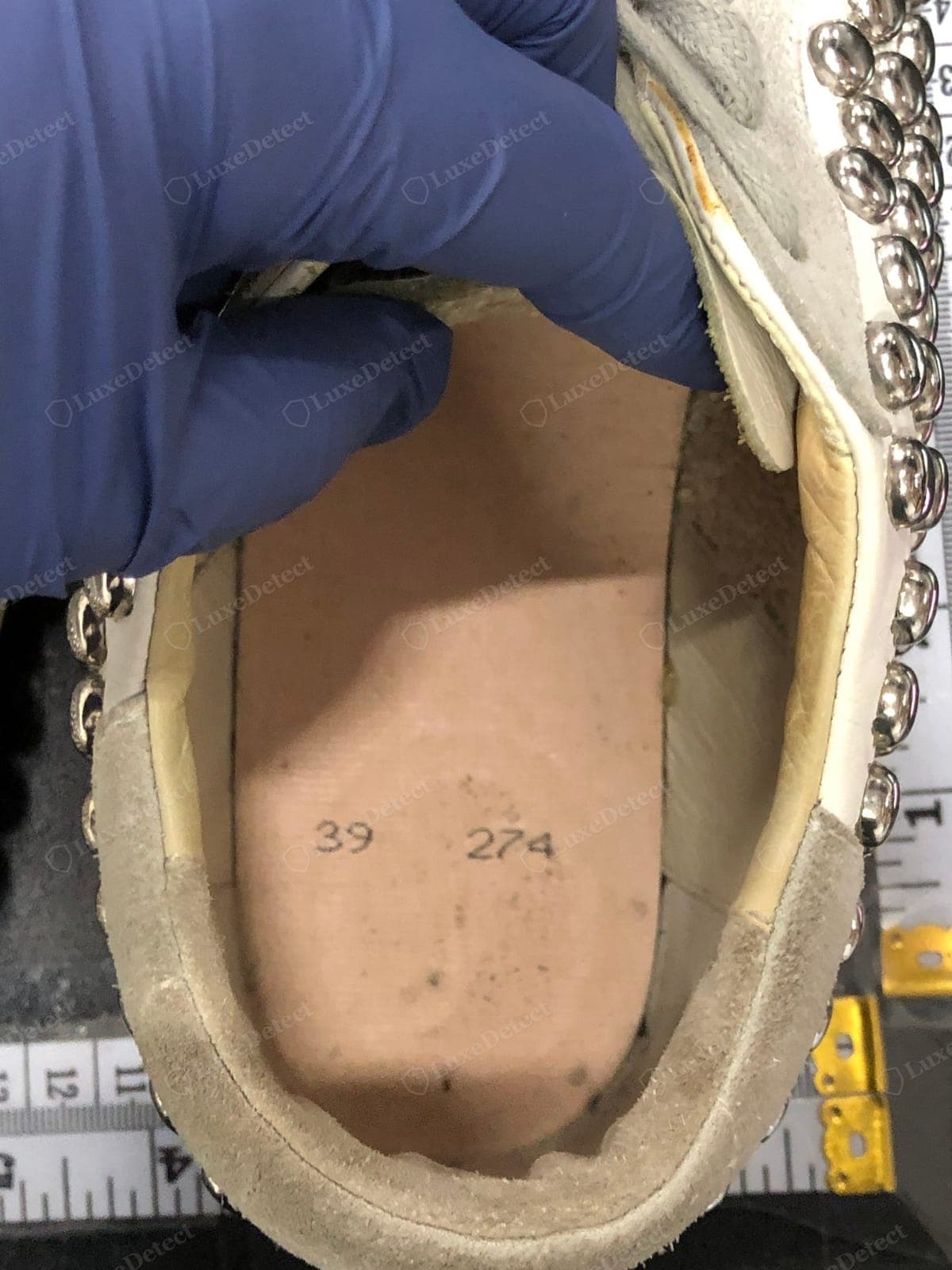 Taglia e codice Golden Goose originali: “39 274” stampato sulla base sotto la soletta
