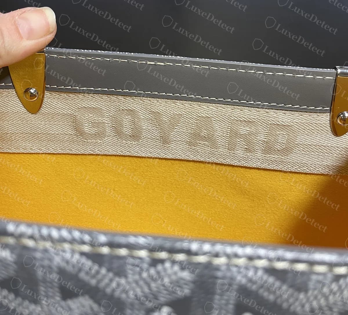 Counterfeit Goyard Saigon interior with a beige woven band reading GOYARD below the leather strip, a detail we didn't see on any genuine Structure Saigon
