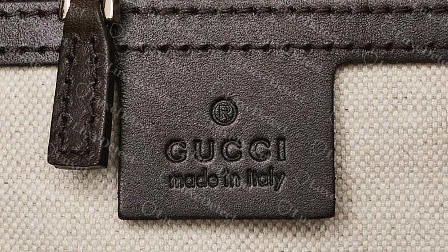 Parche original de un Vintage Web: marca registrada, GUCCI y made in Italy nítidos, con un número de serie en una etiqueta aparte