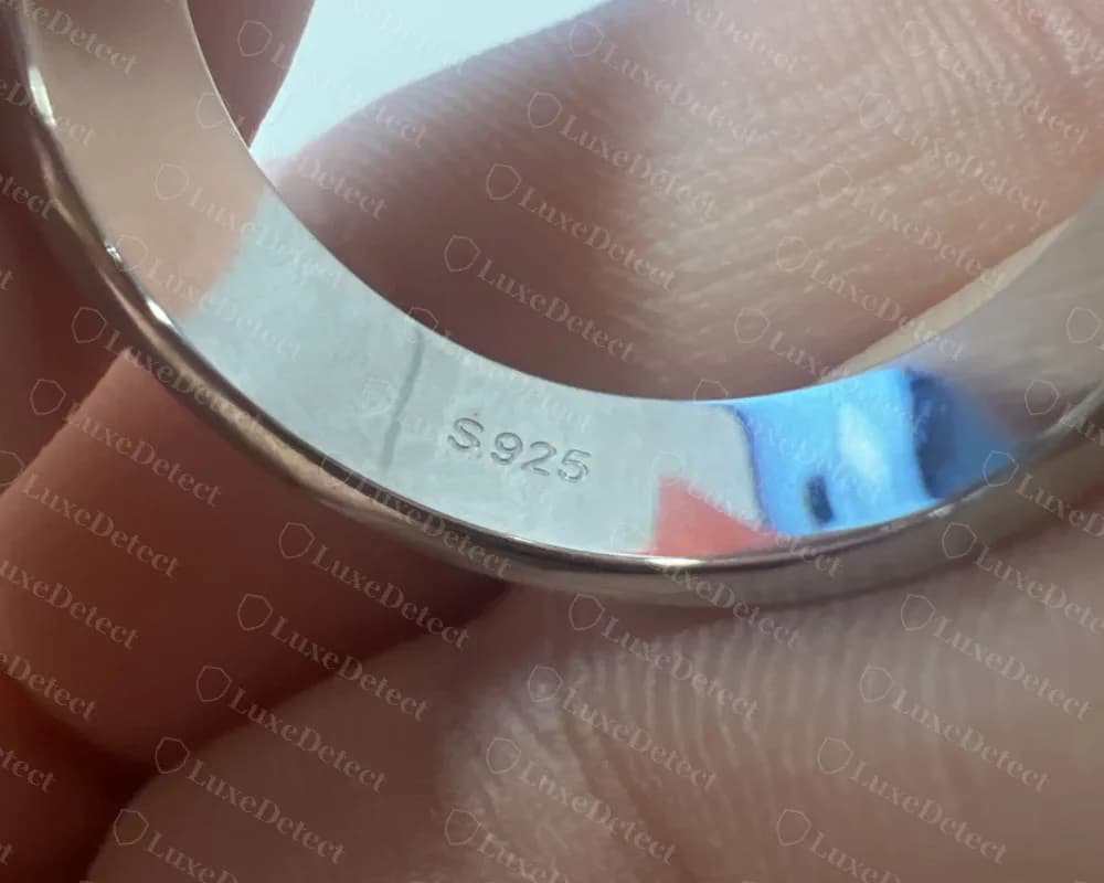 Fascia in stile Icon Gucci contraffatta con S925 inciso all’interno e nessun rombo del produttore