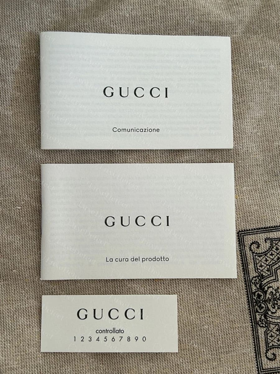 Genuine Gucci card set: Comunicazione booklet, care booklet, and controllato quality card