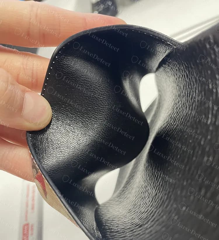 Counterfeit GG Blooms slide: the underside of the strap is blank, with no code and no size