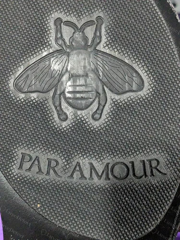 Genuine Marmont thong outsole insert: a bee with PAR AMOUR lettering (the other shoe reads L'AVEUGLE)