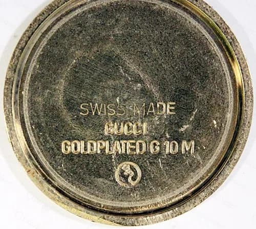 Interior do fundo da caixa de um Gucci banhado a ouro original, com Swiss Made, GUCCI, Goldplated G 10 M