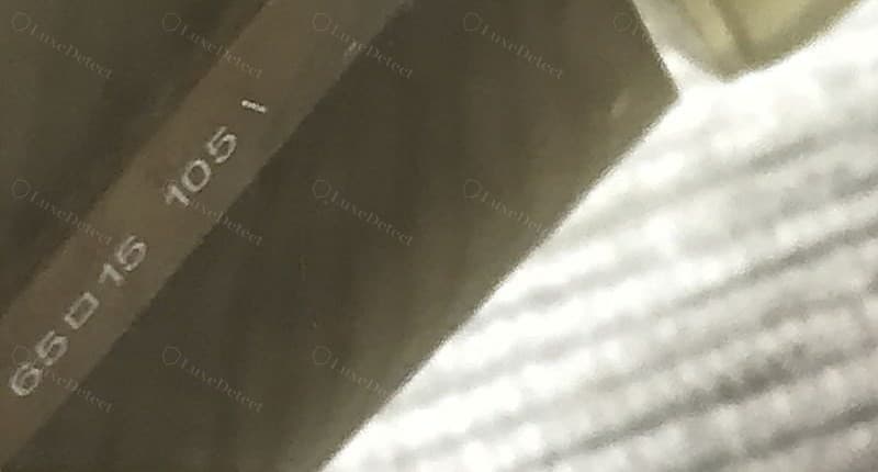 Cadena de medidas genuina en el interior de la patilla Gucci: "65 ▫ 15 105" marcada con nitidez y uniformidad a lo largo de la patilla, en el formato óptico estándar de lente, puente y patilla