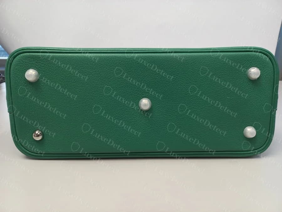Hermès Bolide base showing five protective feet, four corner studs and one centred