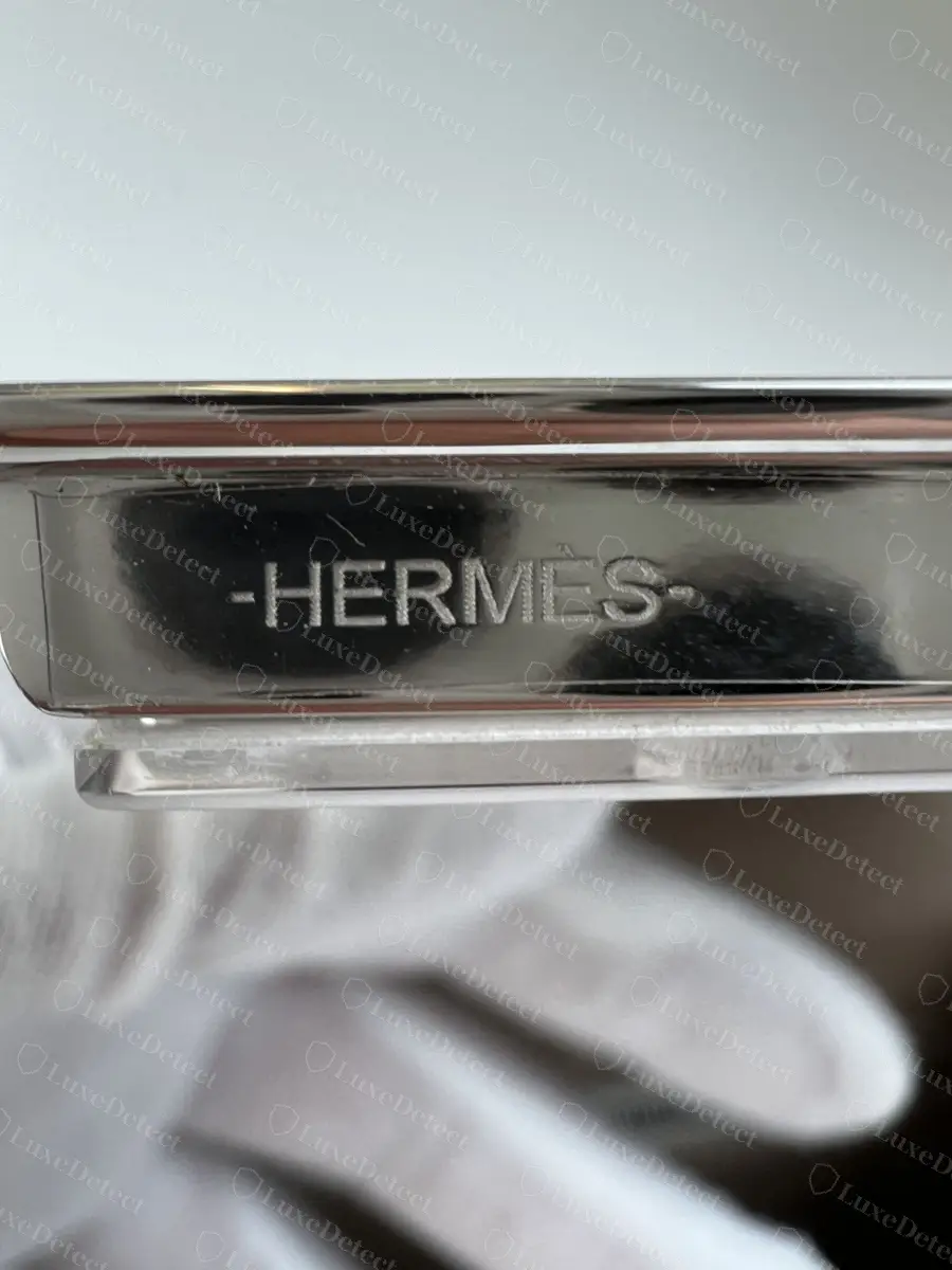 Top edge of a palladium Constance H clasp on a Niloticus crocodile bag: -HERMÈS- engraving with no hallmark visible