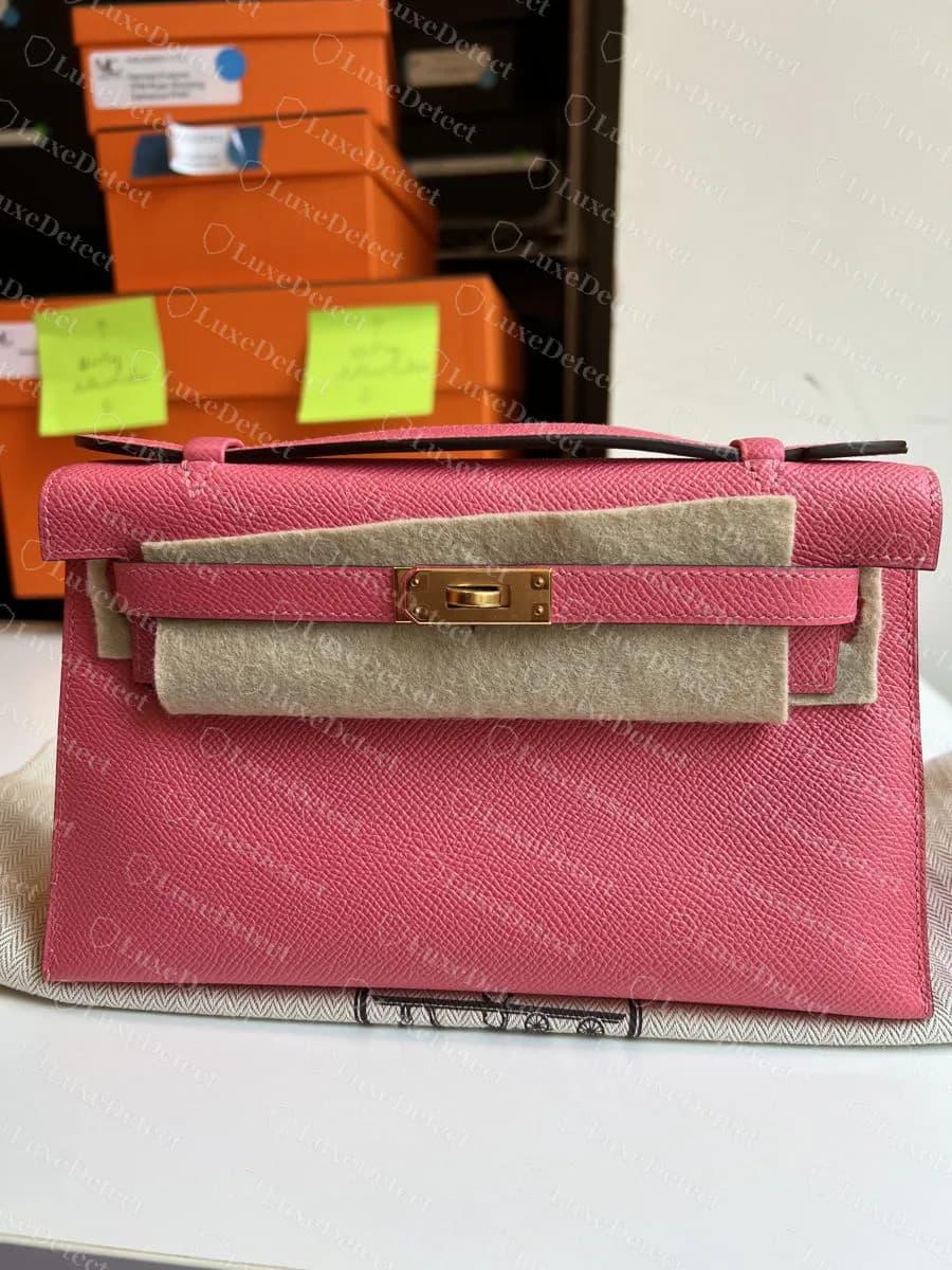 Genuine Hermès Kelly Pochette in Epsom with gold hardware, front view, flap and closure strap level with the turn-lock centred