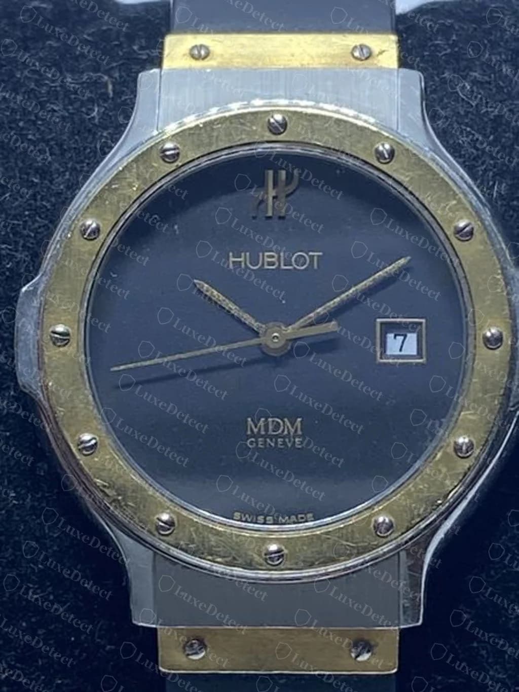 Echte Vintage-Hublot MDM – zwölf einfache Schlitz-Lünettenschrauben, wie bei vielen Modellen vor 2005