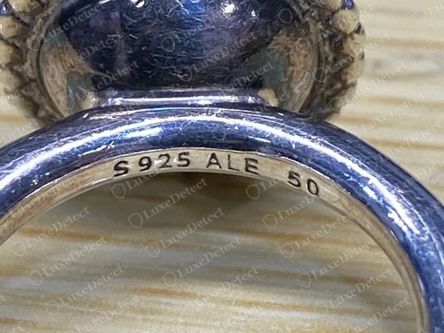 Come capire se i gioielli in oro o argento sono veri: punzoni, test e che cosa provano