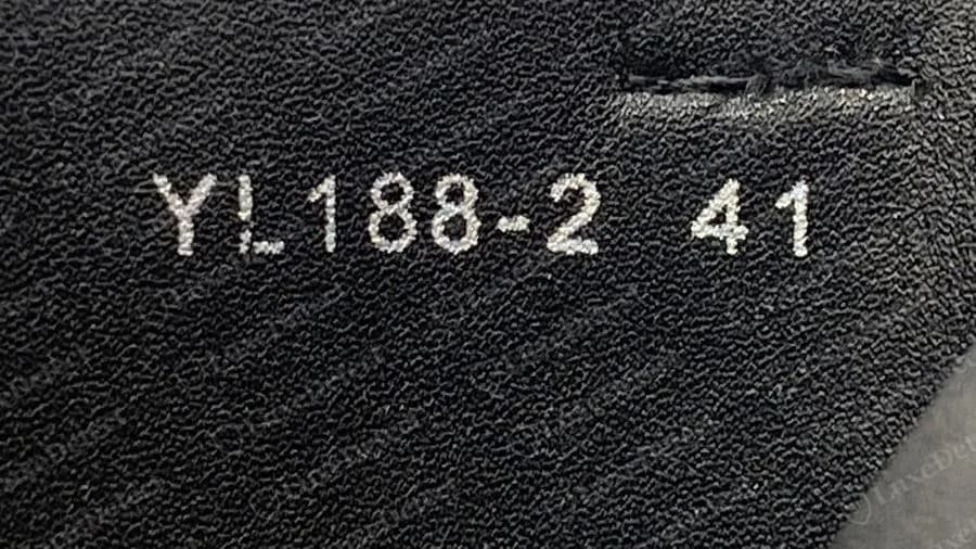 Marquage de sandale Louis Vuitton contrefaite indiquant YL188-2 41, des lettres, trois chiffres et un trait d'union
