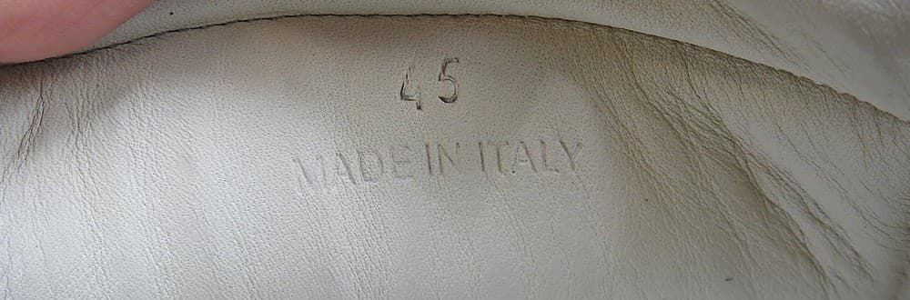 Counterfeit insole — only "45" and "MADE IN ITALY" debossed, with no brand name printed anywhere on the footbed