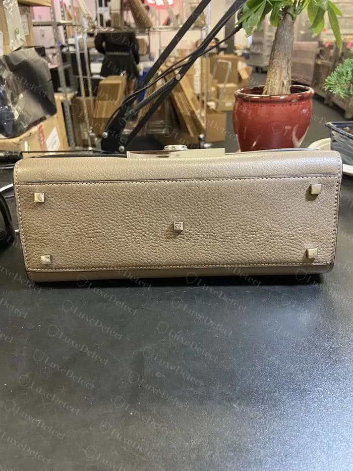 Moynat Réjane base showing five pyramidal studs, four at the corners and one centred