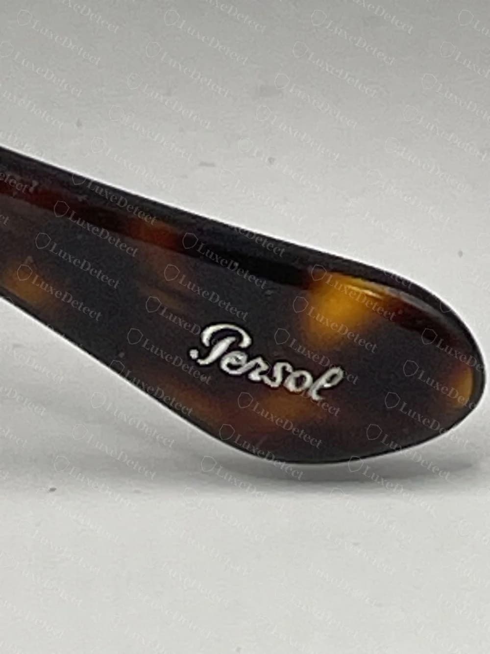 Punta de varilla Persol original con el logotipo Persol en cursiva en blanco sobre acetato de carey