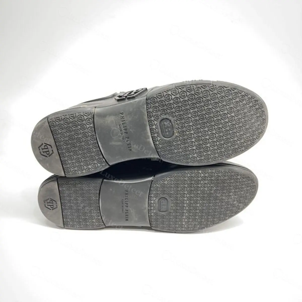 Authentic Philipp Plein heel, skull-and-crossbones motif above clean embossed "PLEIN" lettering, evenly centred on both shoes