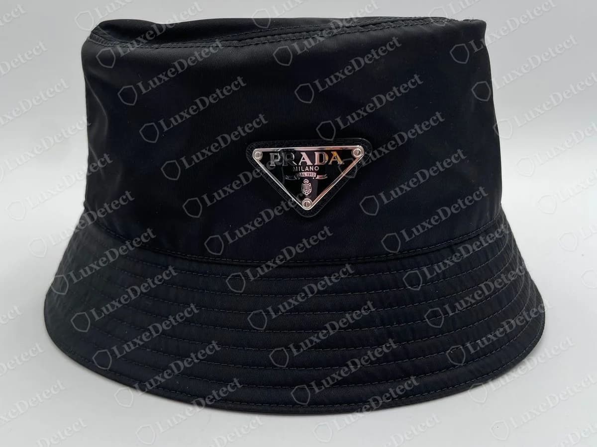 Cómo autenticar un gorro bucket hat de Prada (Re-Nylon): original o falso