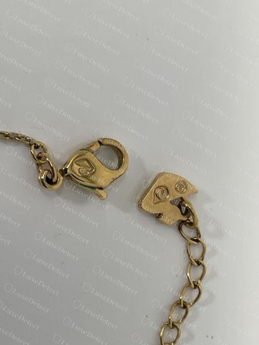 Etiqueta extensora Swarovski original: uma etiqueta maciça em forma de cisne gravada com a marca do cisne, ao lado de um fecho lagosta gravado