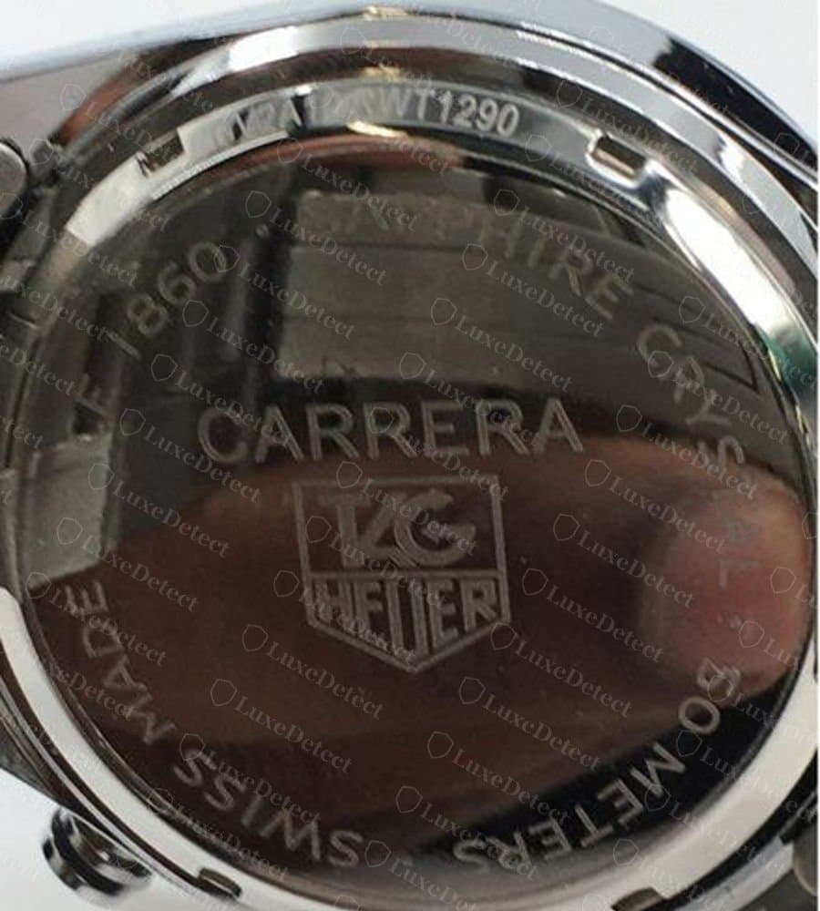 Gefälschter Carrera-Gehäuseboden von TAG Heuer mit falsch gezeichnetem Schild und weichen gravierten Buchstaben