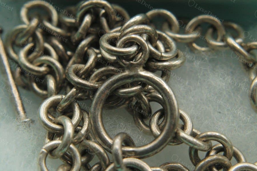 Chain and clasp from a counterfeit Return to Tiffany piece in our archive: a heavier belcher chain with a toggle-style clasp, a different construction than the piece it's imitating.