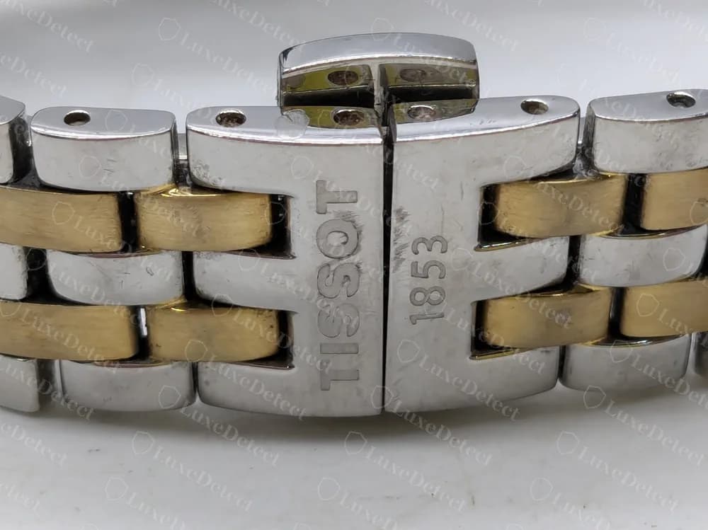 Cierre Tissot bicolor original con TISSOT y 1853 grabados a lo largo de la tapa, entre eslabones de tono dorado cepillado y de acero pulido.