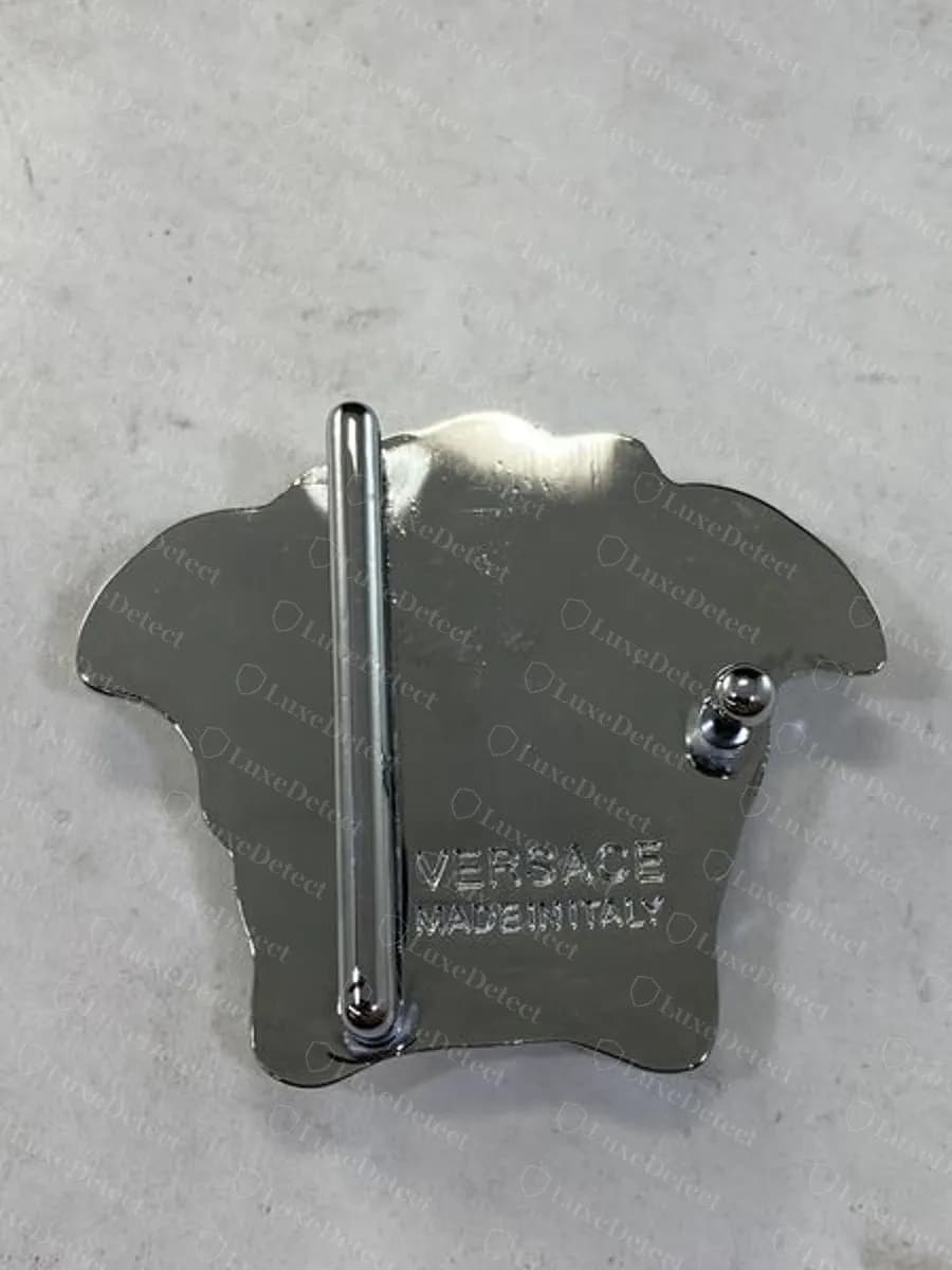 Fake-ruled Medusa head buckle back with a copied VERSACE MADE IN ITALY stamp, a bar and a pin, and no screws