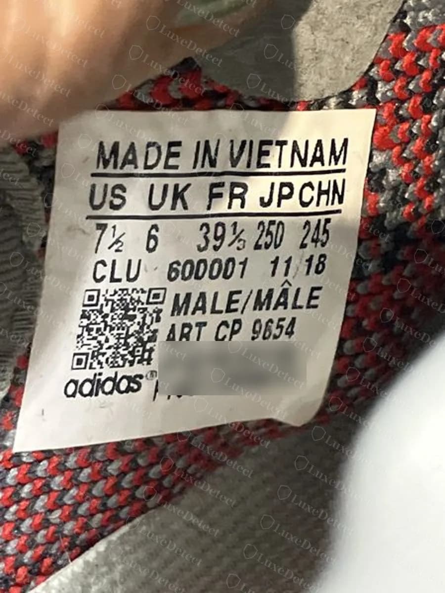 Etiqueta de um par falso vendido como Beluga 2.0, cujo código próprio é AH2203: traz o número de artigo do Zebra, CP9654, MADE IN VIETNAM e o código de fábrica CLU 600001; as linhas de série da unidade estão borradas