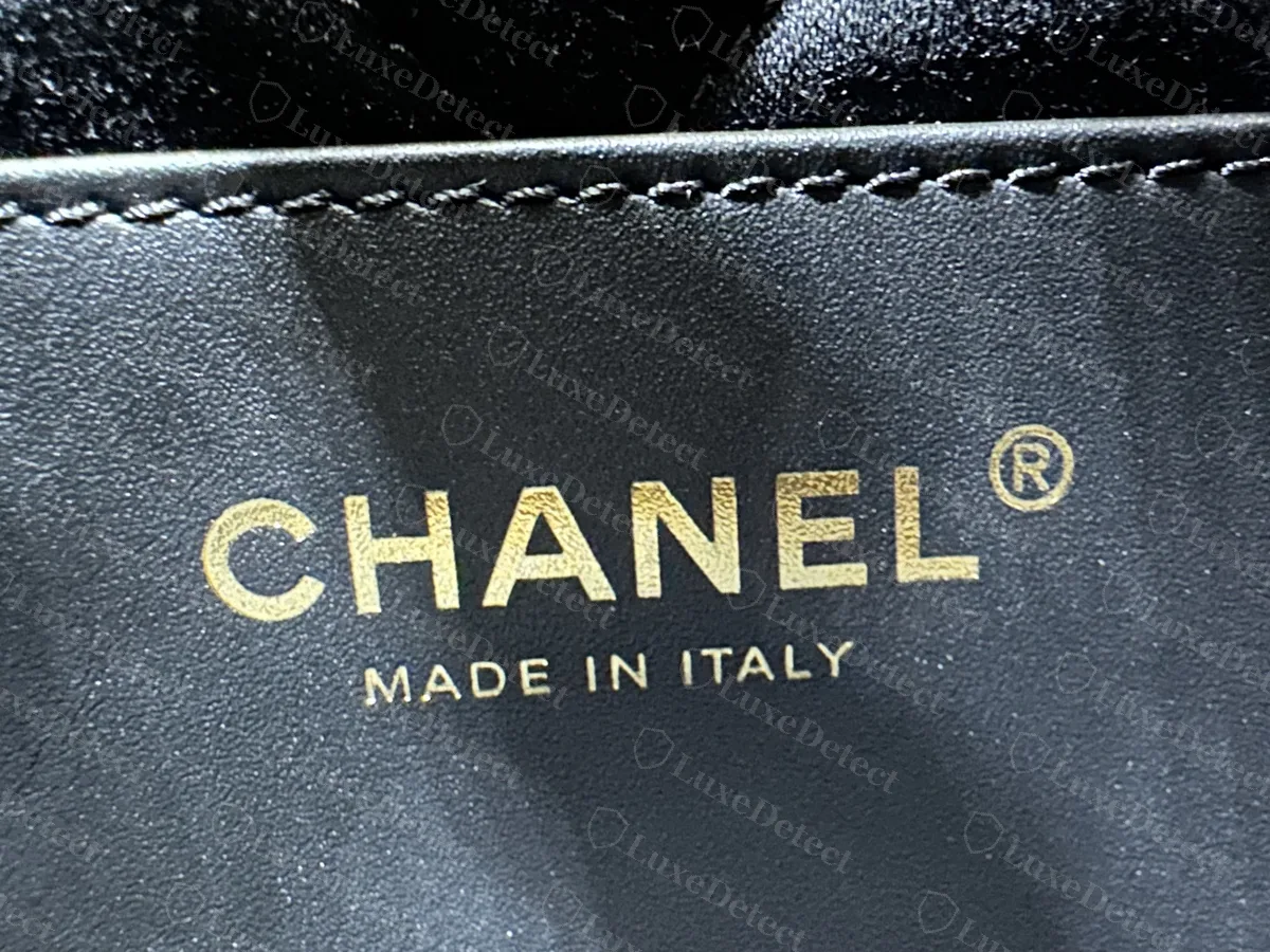 バッグ vintage made in ITALY CHANEL bag Chanel 22 Bag Real vs Fake: What Genuine Looks Like | LuxeDetect